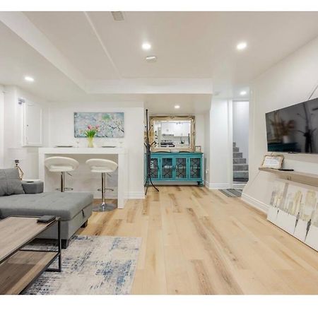 Luxurious 1000 Sq Ft Oasis Apartment แบรมพ์ตัน ภายนอก รูปภาพ