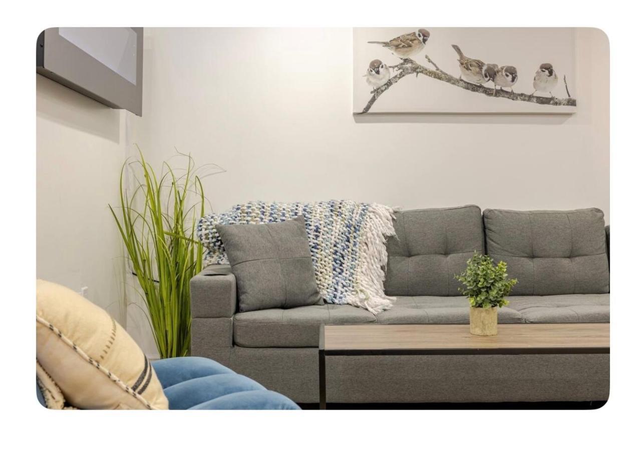 Luxurious 1000 Sq Ft Oasis Apartment แบรมพ์ตัน ภายนอก รูปภาพ