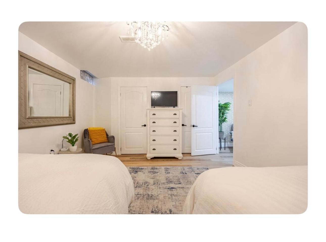 Luxurious 1000 Sq Ft Oasis Apartment แบรมพ์ตัน ภายนอก รูปภาพ